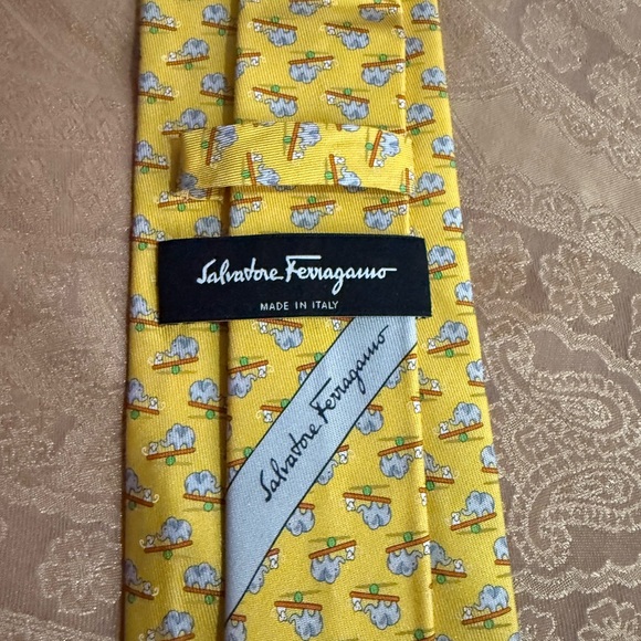 Salvatore Ferragamo Mens Elephant Print Yellow Silk Tie - Picture 5 of 5